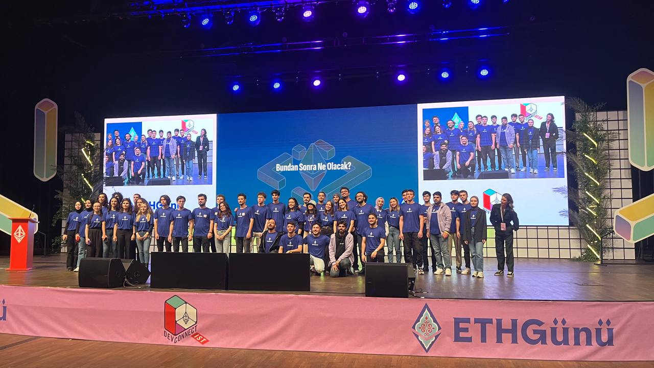 Team on stage at ETHGünü